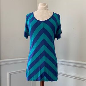 EUC LuLaRoe Classic T - size L